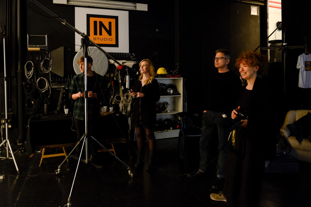Instudio.org Backstage shooting in sala posa con Marina Alessi in Sala A