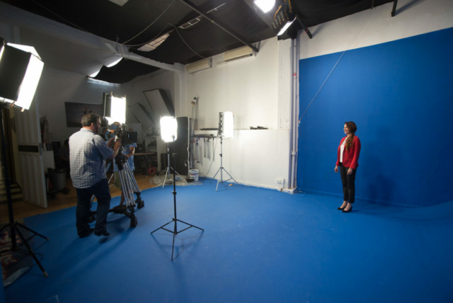 Blue Screen all'interno della sala C di Instudio noleggio sale di posa Roma