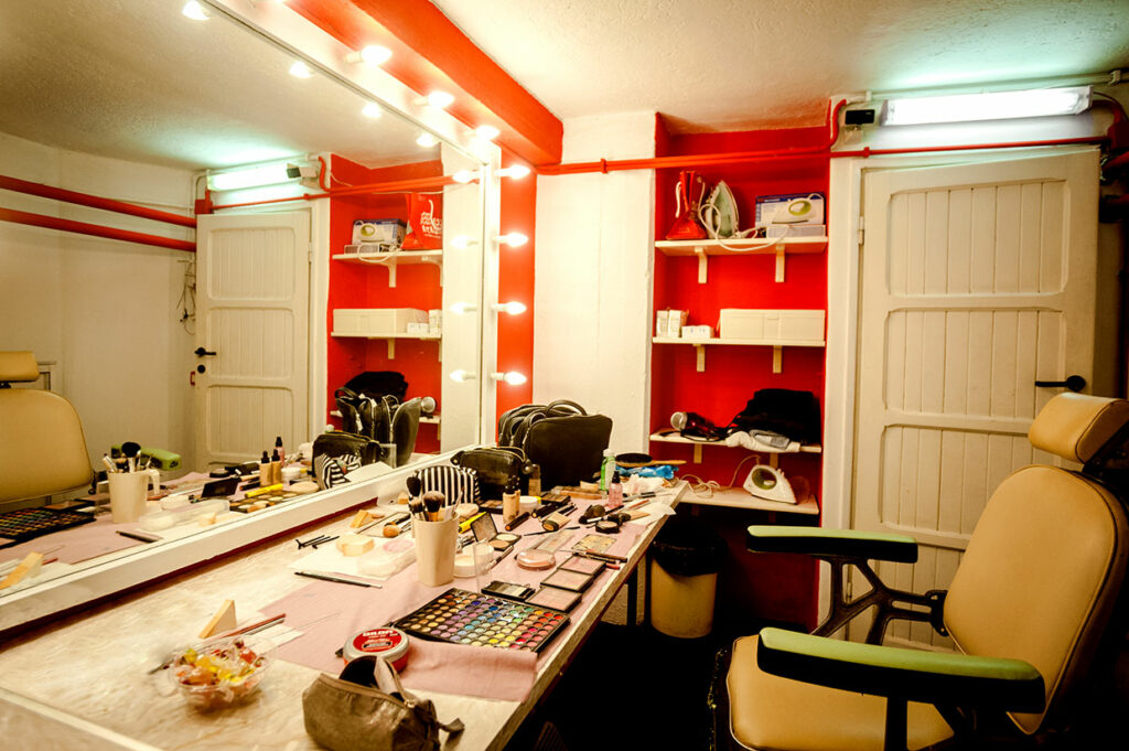 Instudio.org: Our Warm and Welcoming Makeup Room