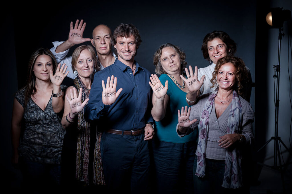 After a long day of shooting on black backdrop featuring Alberto Angela at InStudio.org the crew takes a souvenir photo to recall the stunning Unicef Campaign "We Want Zero"