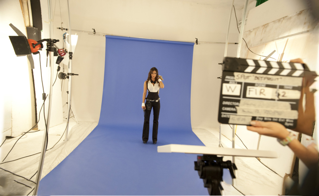 Instudio.org è lieto di ospitare la magnetica Melita Toniolo sul set della Sala A allestita con blue screen. Lo shooting promette un'esperienza visivamente straordinaria