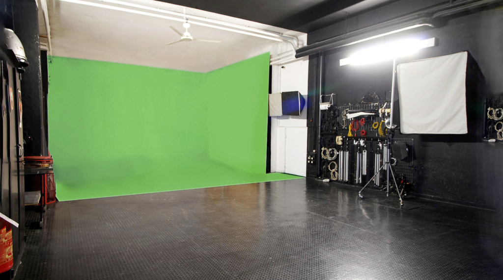 Instudio.org la Sala A con il suo ampio fondo continuo verniciato green screen per ottenere i migliori effetti speciali.